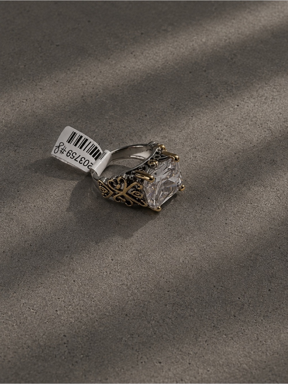Vintage-Inspired Two-Tone Crystal Cocktail Ring - Clear/Gold